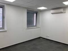  Prenájom klimatizovanej kancelárie 34m2  v centre - pešia zóna Šaľa